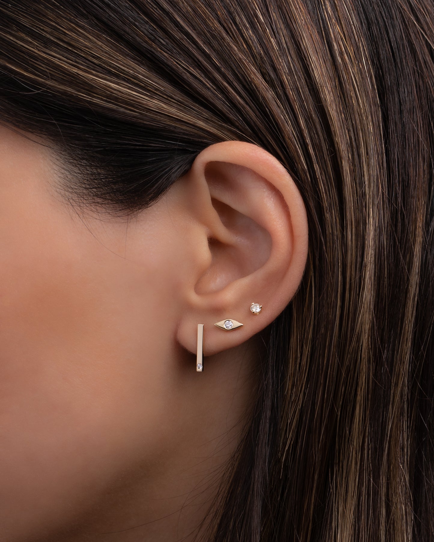 Bar with Small Diamonds Studs