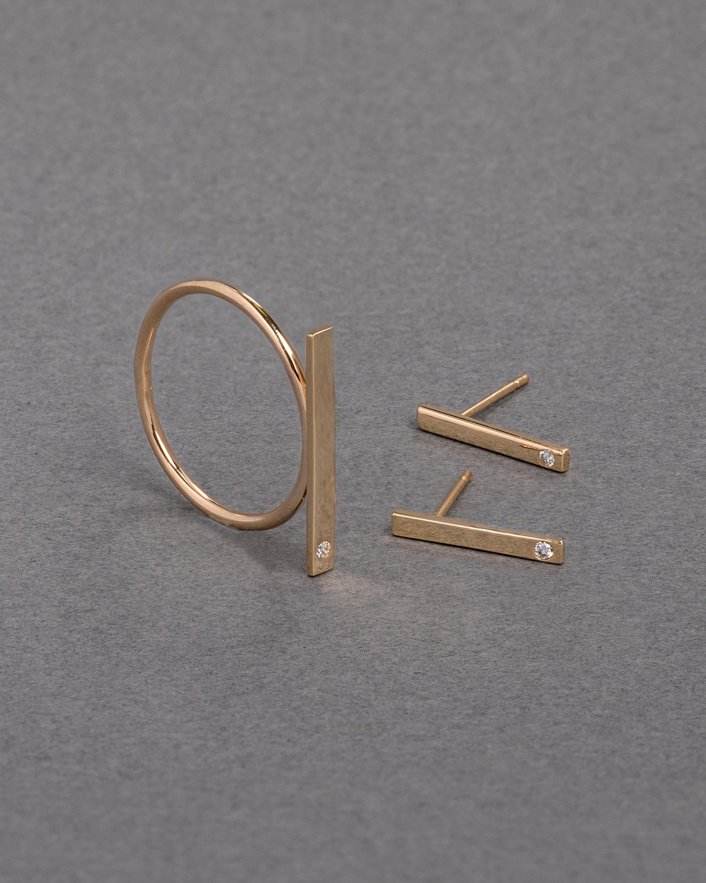 Bar with Small Diamonds Studs