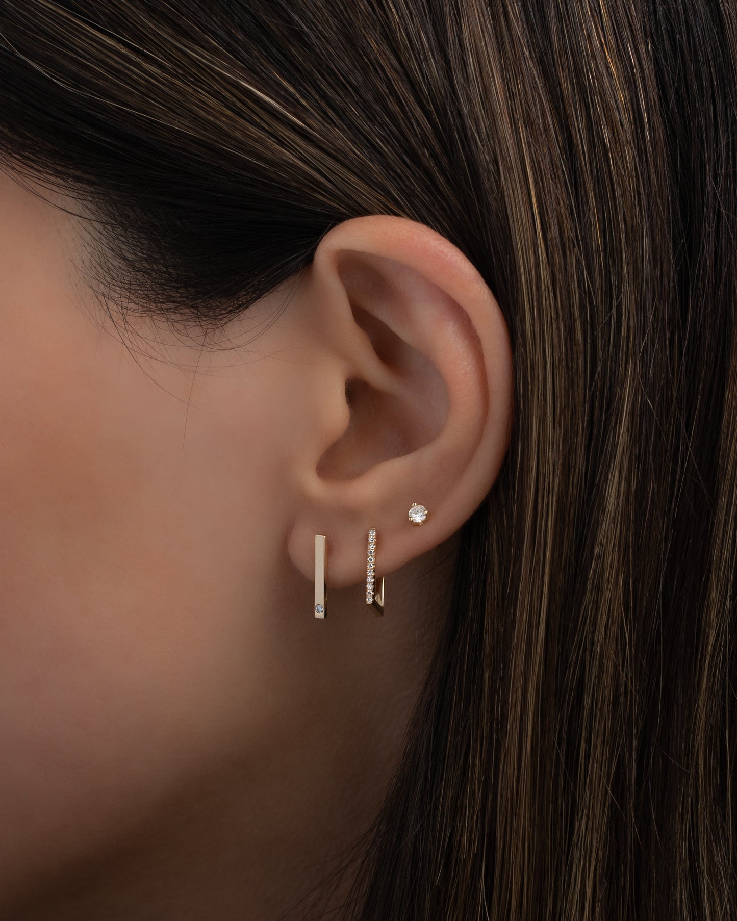 Bar with Small Diamonds Studs